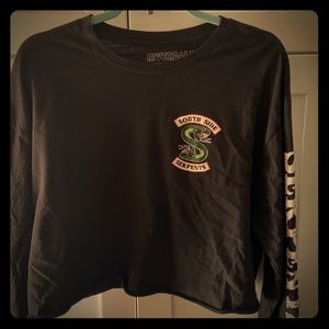 I am selling this Riverdale long sleeve crop to.